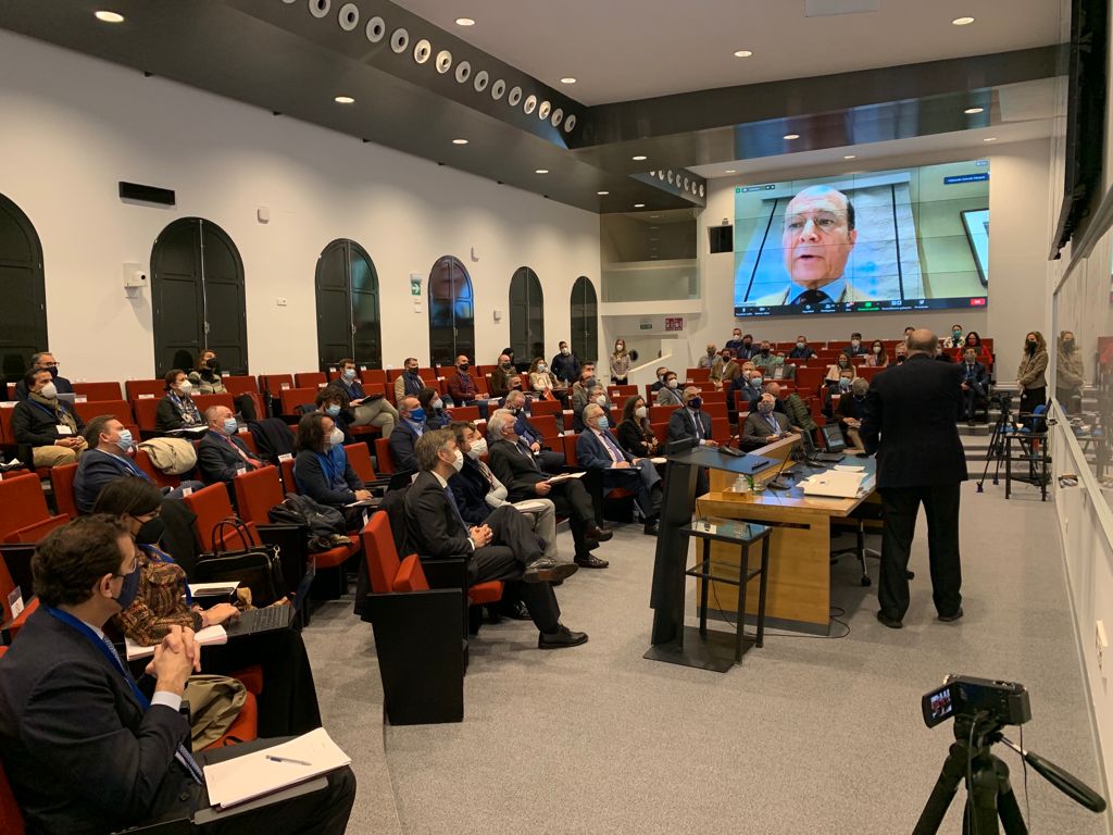 IISanTelmo's tweet photo. Sentido común y oportunidades de negocio junto a empresarios, directivos e inversores como Antonio Vázquez expresidente de @Iberia, Peter Brabeck presidente emérito de @chocolatenestle, la familia Cano de @Eurosemillas o la familia Ortega de @ANDYOR_SLU entre otros ¡Todo un lujo! https://t.co/94pAedYr4m