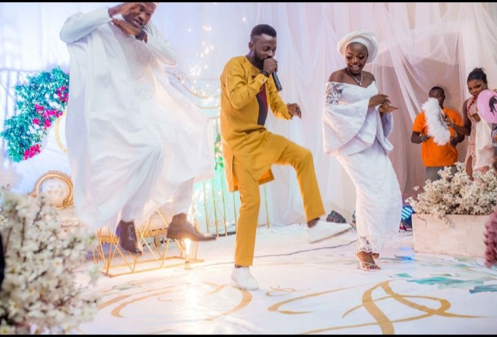 McSlimtea's tweet photo. Who's your master of ceremonies.
You can go wrong choosing The Prince of Happiness for your events.
We are just a DM away.
#mcslimtea
#ManLikeDavid
#ThePrinceOfHappiness https://t.co/Tzr7zu6fYm
