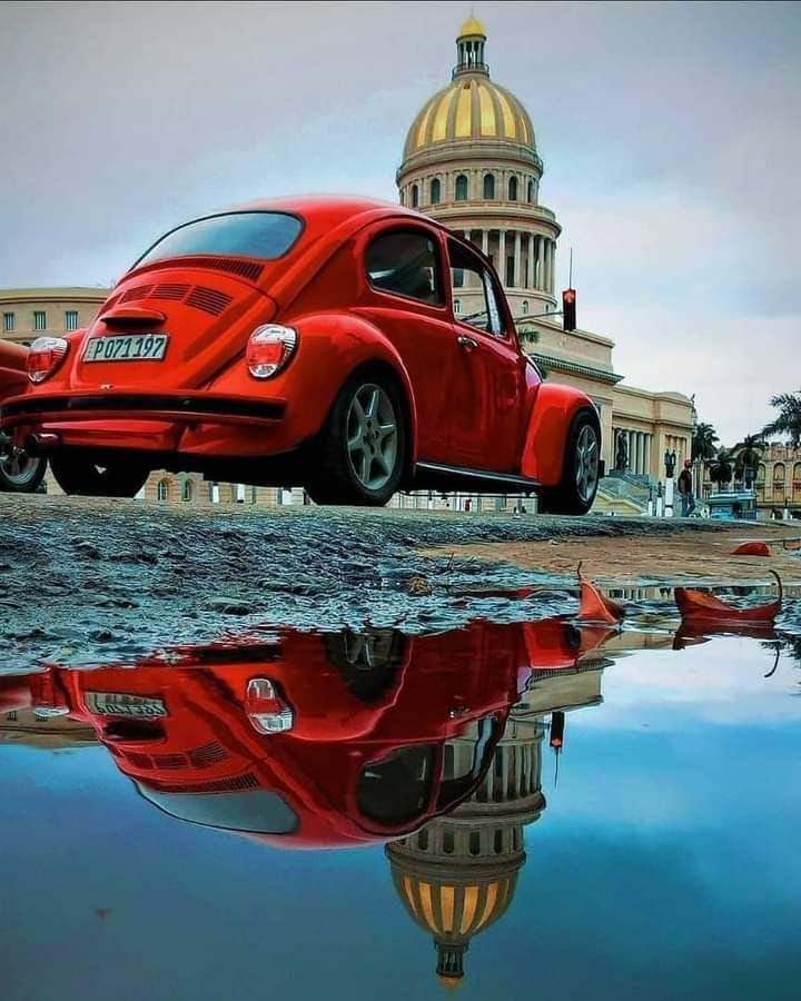 Condividiamo questa #bellissimafoto del'Avana, presa dal profilo #facebook del @MinturCuba #DestinazioneSicura
#CubaTravel