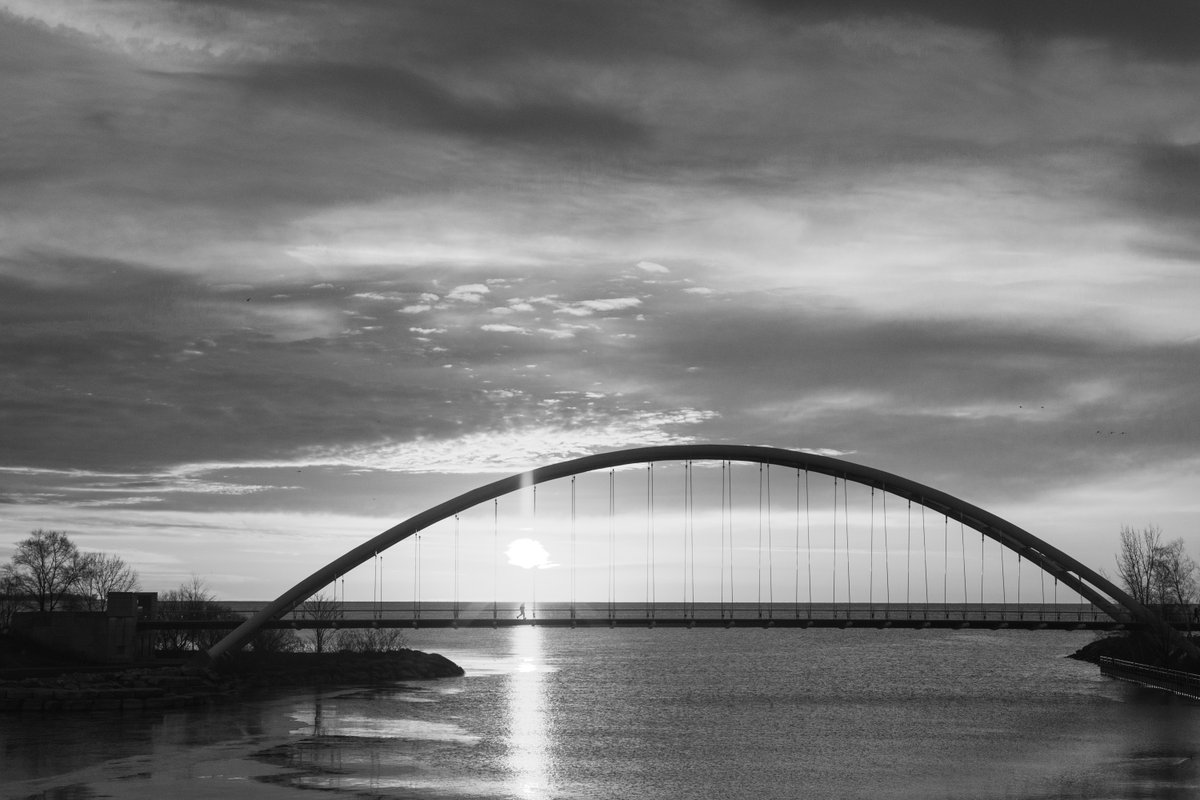 MonochromaticTO's tweet photo. Starting a new #TorontoSunrise thread in 2021. For the past few weeks and the next few, the sunrise comes across the #HumberBayArchBridge.

https://t.co/AMqaqQ3dn9
#shotonNikon https://t.co/Asbctc1cUz