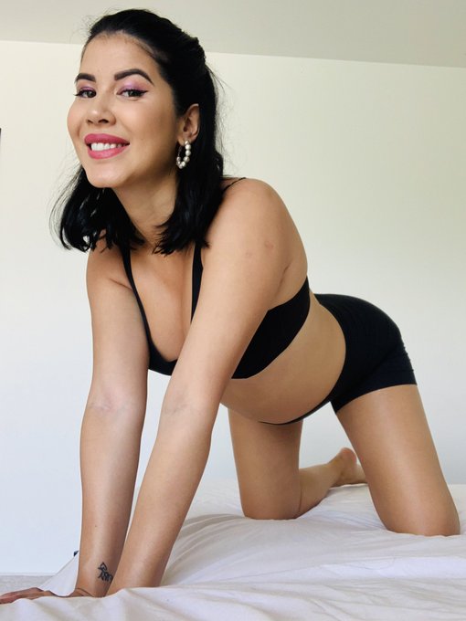 Come to see baby mama on onlyfans 🙈 i will show you more 🙈 https://t.co/Cf7k0DLhJv https://t.co/XILy