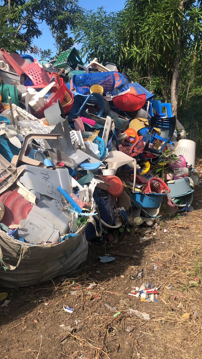 Eco_Renew's tweet photo. โป๏ธ was gonna write a joke about taking out the trash on this #InaugurationDay but ... you get the picture! ๐๐น๐๐ฟ
.
.
#GoodRiddance #DontLetTheDoorHitYa #WhereTheGoodLordSplitYa #KeepYaKey #CauseWeChangingTheLocks #WontMissYa #EndOfThisAdministration #Ayiti #Haiti https://t.co/l8er0UH3Lr