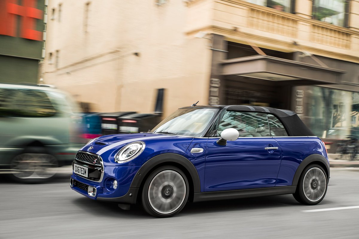 HCMINIBoston's tweet photo. The 2021 MINI Convertible comes in three incredible trims which can featured heated seats, premium leather upholstery and a leather-wrapped 3-spoke steering wheel for added comfort.

#mini #convertible #herbchambersmini #herbchambers #miniboston https://t.co/9QtkFGQ6Xm