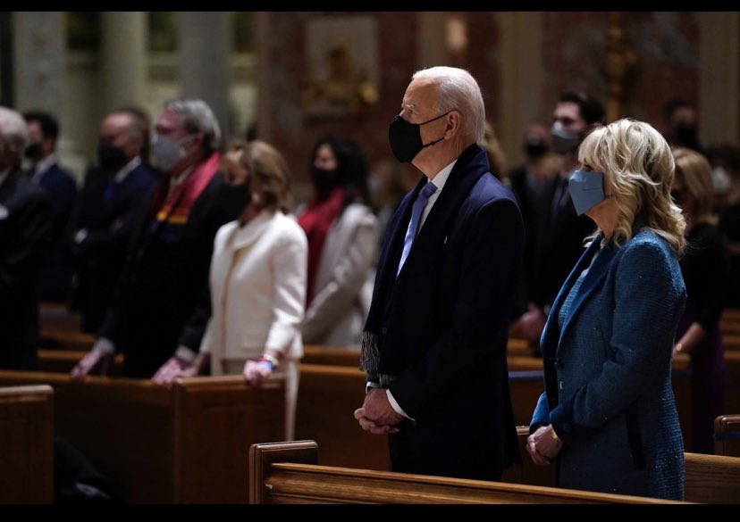 lourdesmeluza's tweet image. Hombre de fé. Joe Biden, el segundo presidente católico en la historia de la nación, asistió a Misa en la Catedral de St Mathews junto a líderes de ambos partidos del Congreso. John Kennedy fué el primer presidente católico.