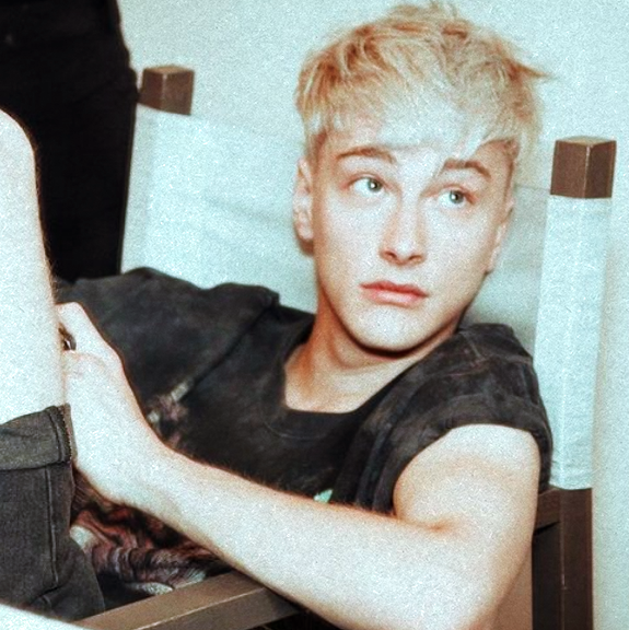 I 𝘴𝘶𝘳𝘷𝘪𝘷𝘦𝘥 because 𝘁𝗵𝗲 𝗳𝗶𝗿𝗲 𝗶𝗻𝘀𝗶𝗱𝗲 me burned brighter than the fire around me.

     ❏；Lonely soul.
     ❏；Human appearence.
     ❏；Cat/Lynx/Saberthoot lynx form.

                                   ⤹ 𝐒𝐈𝐆𝐔𝐑𝐃