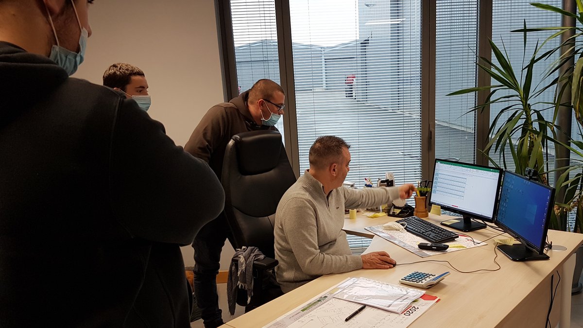 EDT_PdL's tweet photo. Intervention auprès des #CTETA de la #MFR Sèvreurope, en compagnie du président des #EDT de la @Mayenne : règles environnementales, gestion des déchets et des produits dangereux, focus sur les produits phyto (agrément, #certiphyto), visite de l'#ETA Cousin Lecomte...
#RéseauEDT https://t.co/K0n3tHU9lM