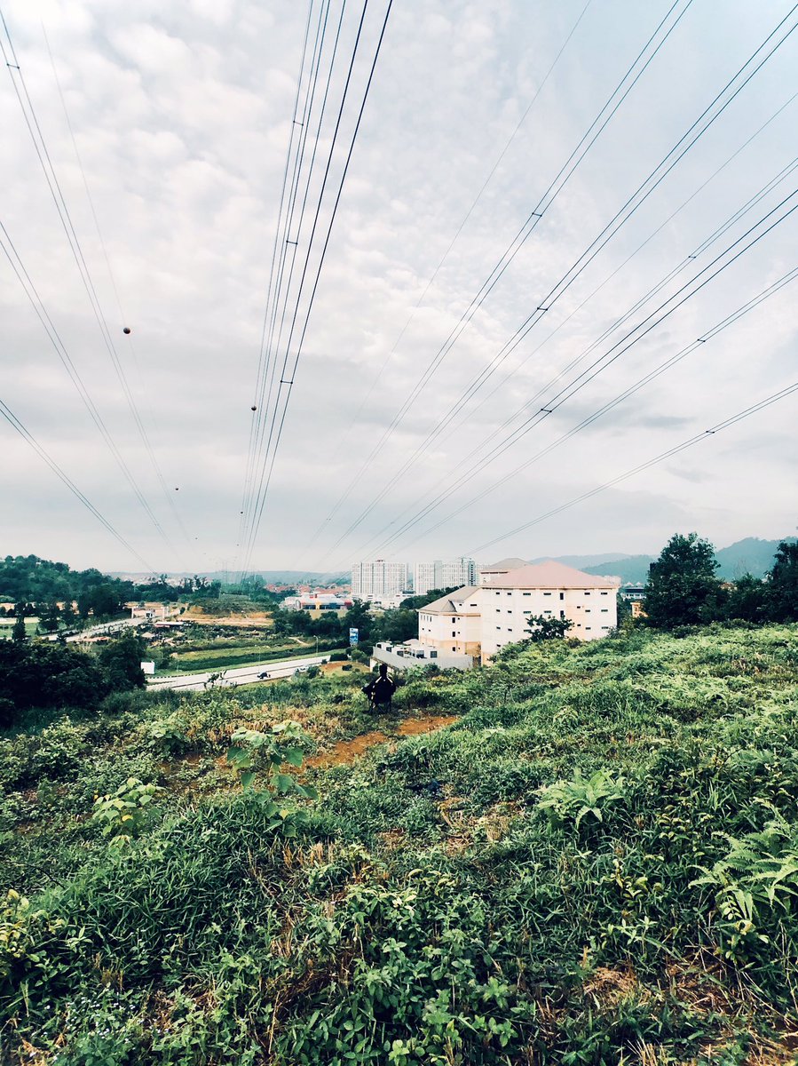 haiqalyusuff's tweet photo. Sepetang di port rahsia belakang rumh😌🤪

New things:
1.Frame
2.Kerusi lipat baru

#shotoniphone #apple #mobilegraphy https://t.co/Ur61HdG4De