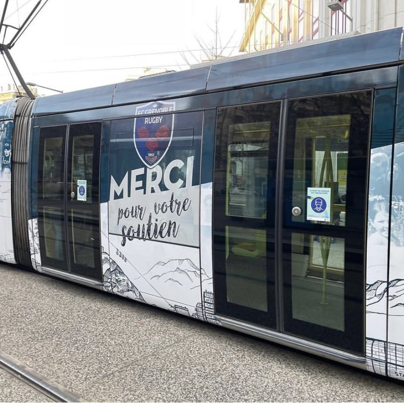 🔴🔵 Qui a vu le nouveau tram de la <a href="/TAG_Grenoble/">TAG Grenoble</a> aux couleurs du #FCG ? 🏈 
 📸 <a href="/FCGrugby/">FC Grenoble Rugby #AllezFCG</a>