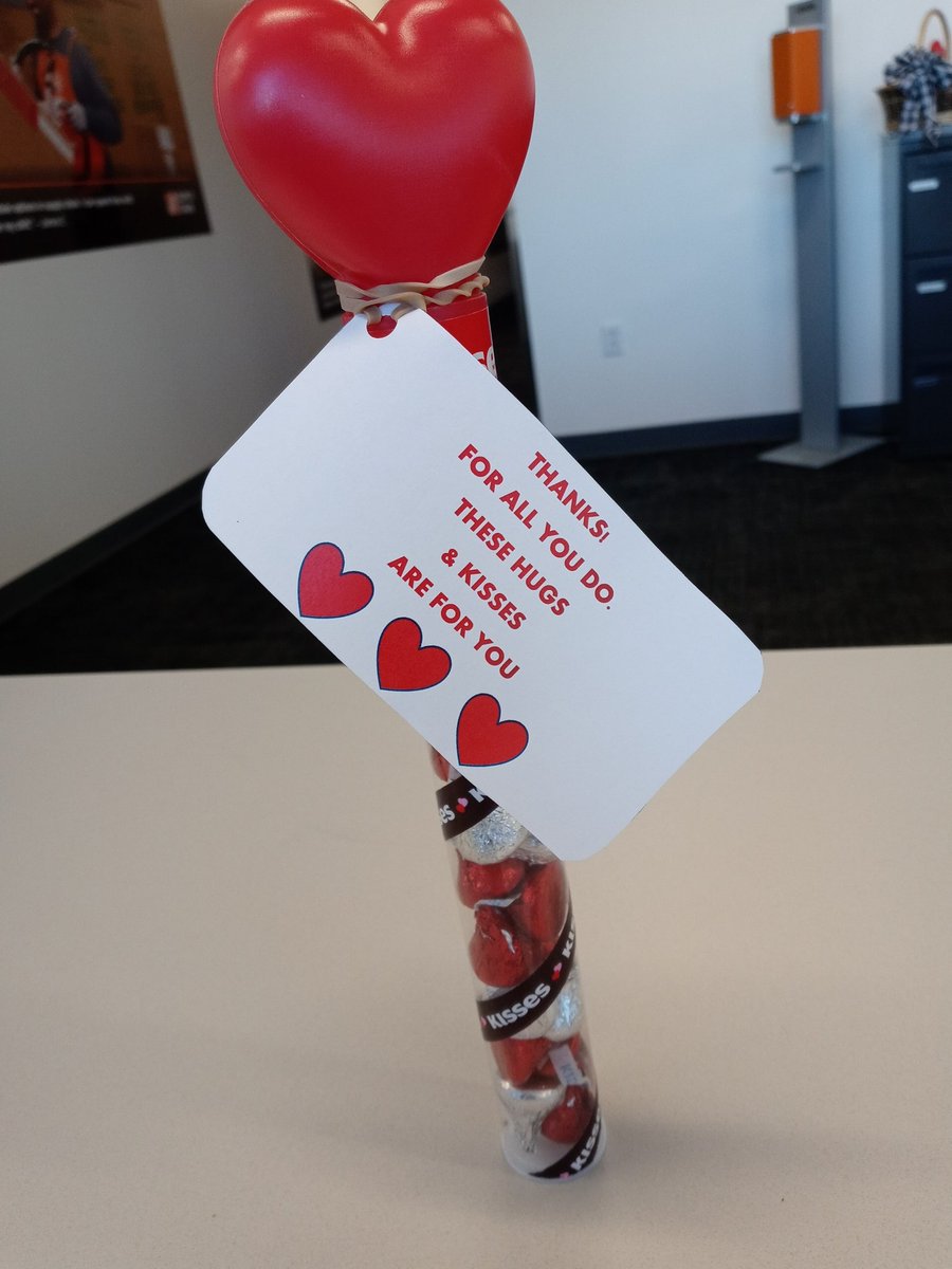 LeonnaWinston's tweet photo. Here at the #MDO5888 we are saying "Thanks for all you do!! These🥰 hugs and 😘 kisses are for you...❤❤ https://t.co/Ilow6a3vJQ