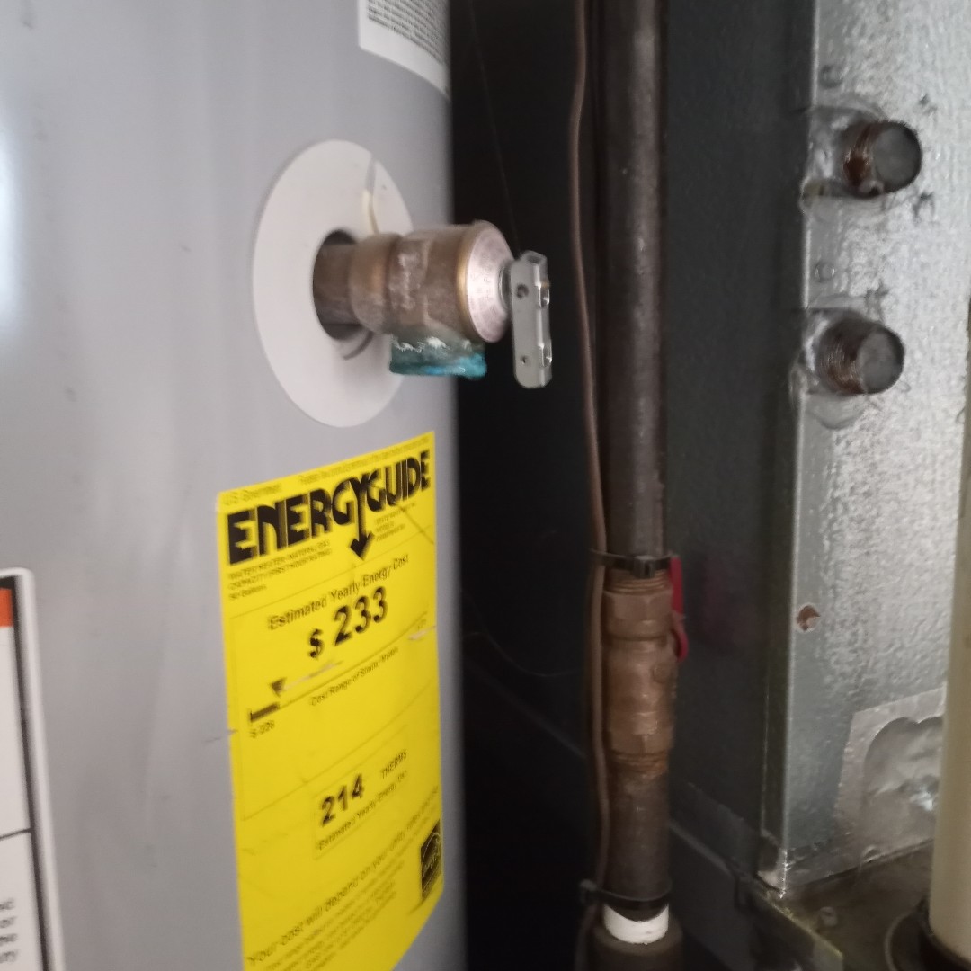 FRPLLC's tweet image. QUICK...go check if your #waterheater has a #T&amp;amp;Pvalve. Call 856-430-8452 if it looks like this (missing drip-leg) or if the drip-leg is...dripping. T&amp;amp;P valves are a safety measure and should be checked yearly. 
#plumber #heater #SJplumber #veteranowned #plumbingpermit #plumbing