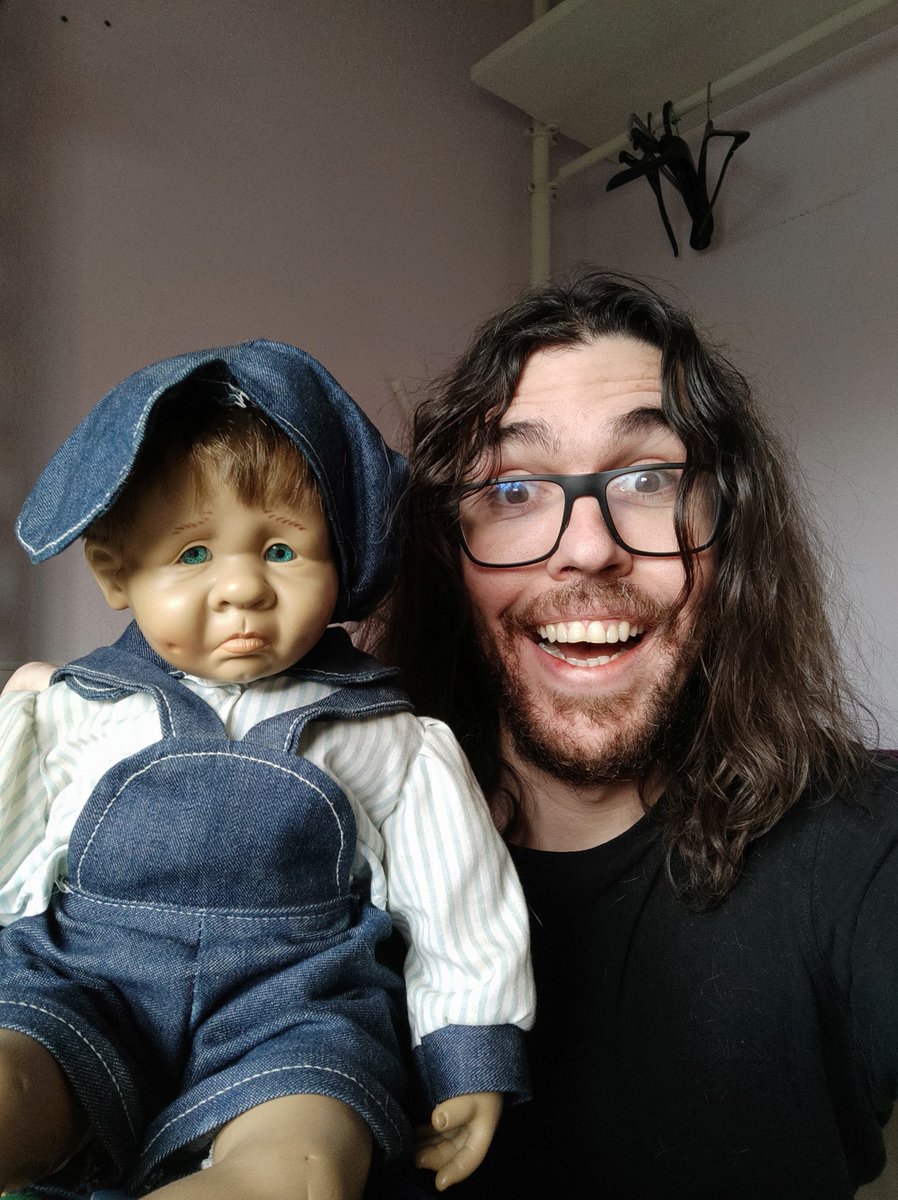 ZormanVideos's tweet photo. Gente mi madre me ha regalado este muñeco de cuando ella era pequeña. ¡Es muy bonito! E inspira alegría y amor :)

Quería despedirme de vosotros por si mañana aparezco muerto por circunstancias desconocidas y con el muñeco encima de mi cadáver. https://t.co/LgZloyzbvX