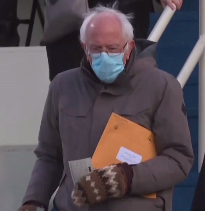 BoxrecGrey's tweet photo. Bernie looks fully prepared to leave this event early to mail his taxes and cash a cashier's check https://t.co/mKJHshDs5T