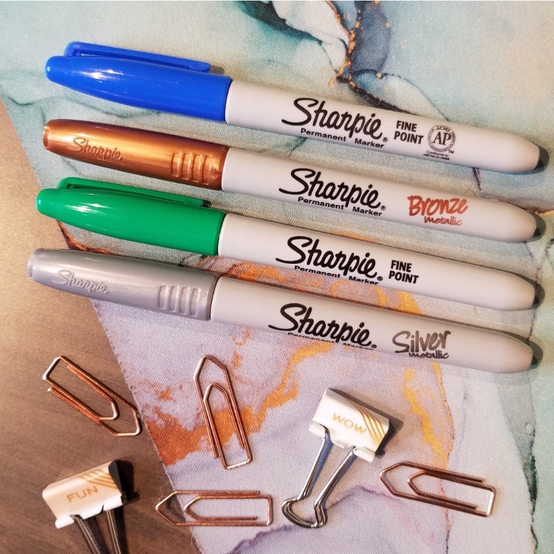 GetGarveys's tweet photo. Write boldly & brightly, and take this Wednesday by storm with your favorite permanent @Sharpie marker✍
#sharpie #permantmarkers #metallic #metallicsharpie
#officesupplies https://t.co/Oqj7svFTX2