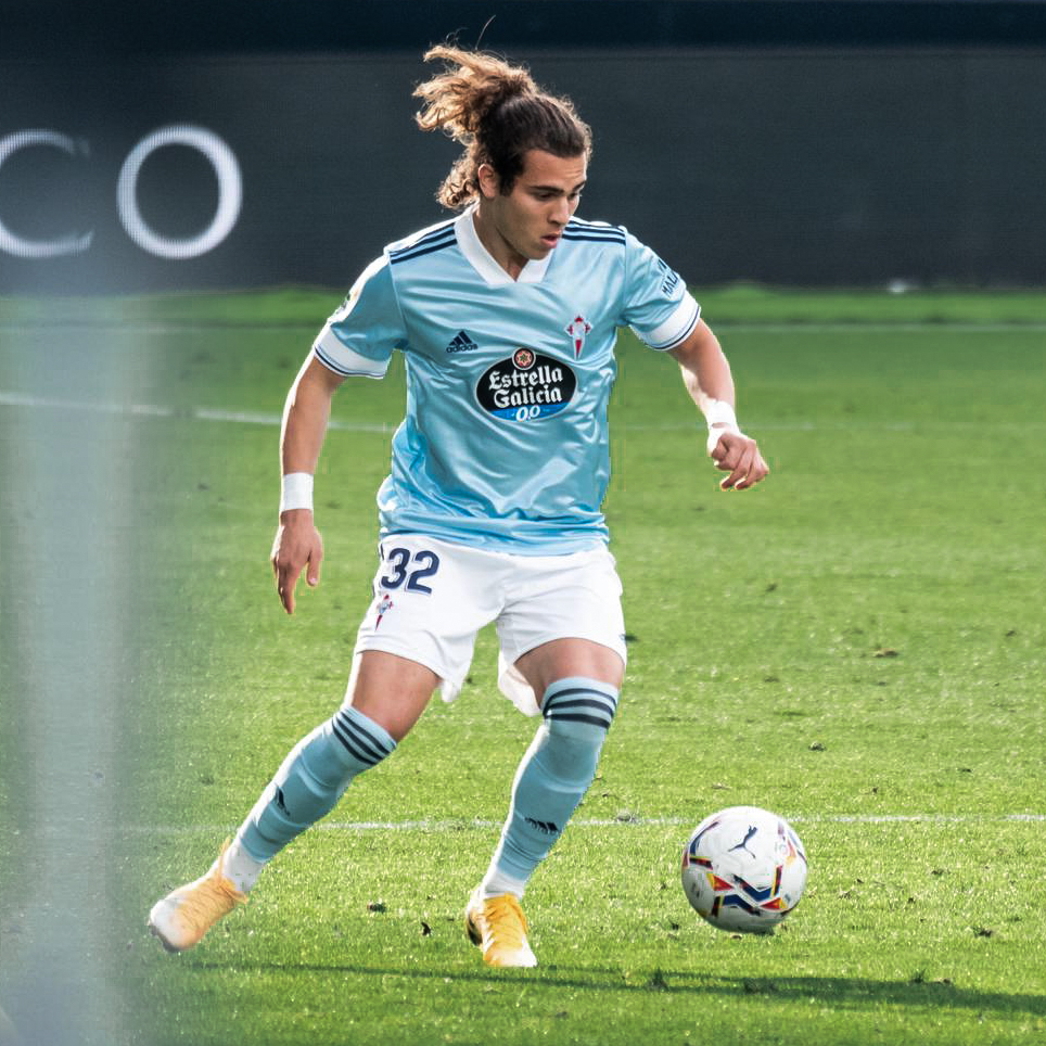 🙎‍♂️🔝 <a href="/miguelrguezzv/">Miguel Rodríguez</a>
Criado en la cantera de #AMadroa, su trayectoria en categorías inferiores ha sido meteórica. Siendo todavía cadete, es convocado por la <a href="/sefutbol/">Selección Española Masculina de Fútbol</a> sub-15. A partir de entonces, se convertirá en un fijo en las posteriores categorías sub-16, sub-17 y sub-18.