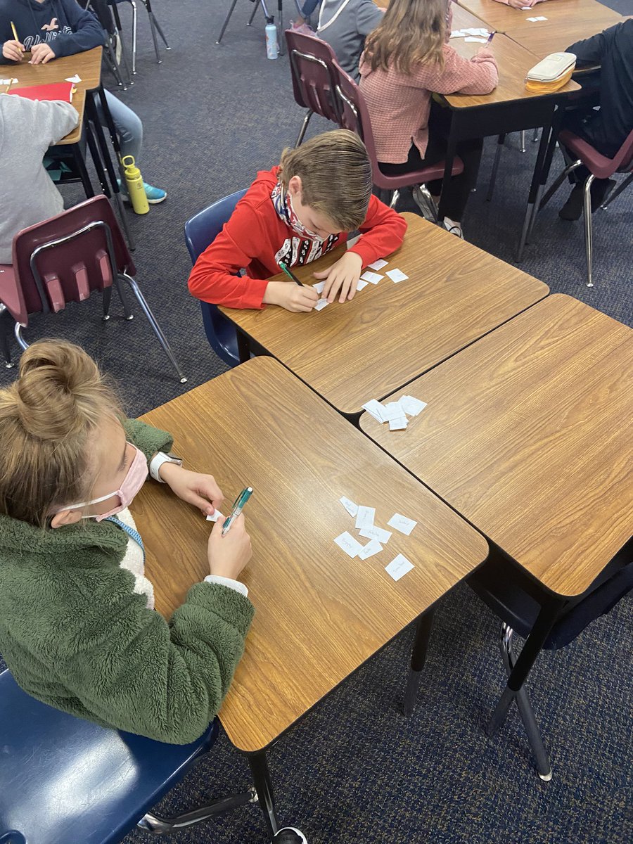 HillearyDrake's tweet photo. Jot Thoughts: Activating all our schema for nonfiction. @Crestview2 #cvrelentless https://t.co/No2KXQ2PEJ