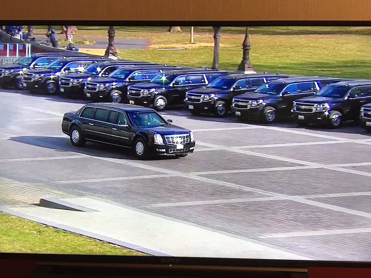 aaronellis01's tweet photo. So I wonder if the @JCCIC ever thought about having @chevrolet be a title sponsor of the #Inauguration2021 ceremonies. I am just curious how everyone finds their #suburban #black #jccic #SUVs #WashingtonDC #nerd #history https://t.co/fXpcExMh4G