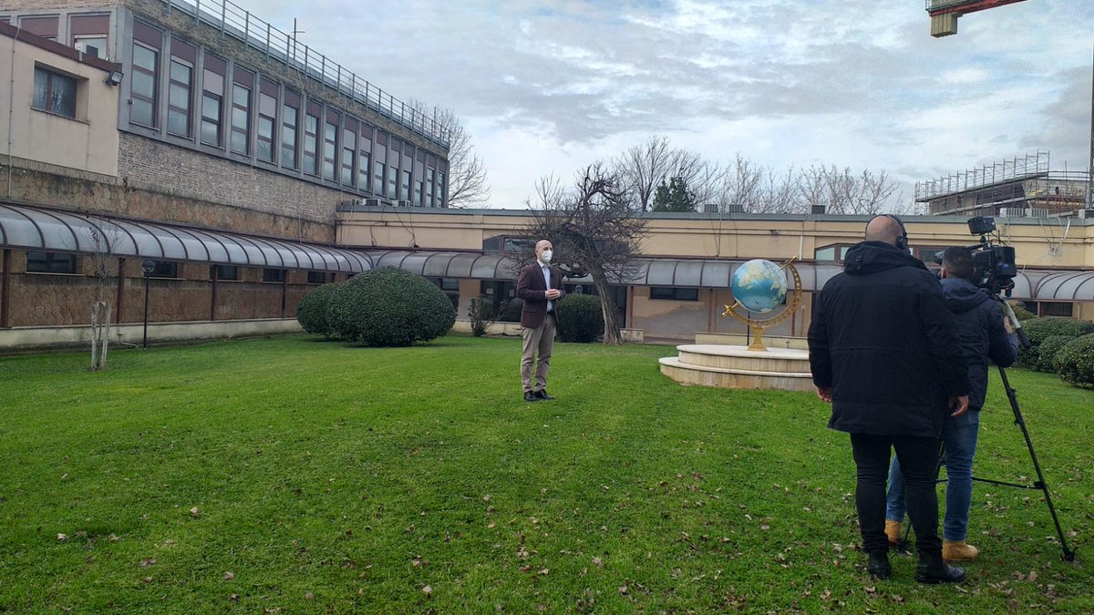 andreabettini's tweet photo. Telecamere di RaiNews24 all'@UnivRoma3 per parlare di supercomputer quantistici e sostenibilità con gli esperti di @Scienze_RomaTre. Prossimamente in #FUTURO24! https://t.co/OqZ4KFDTaU