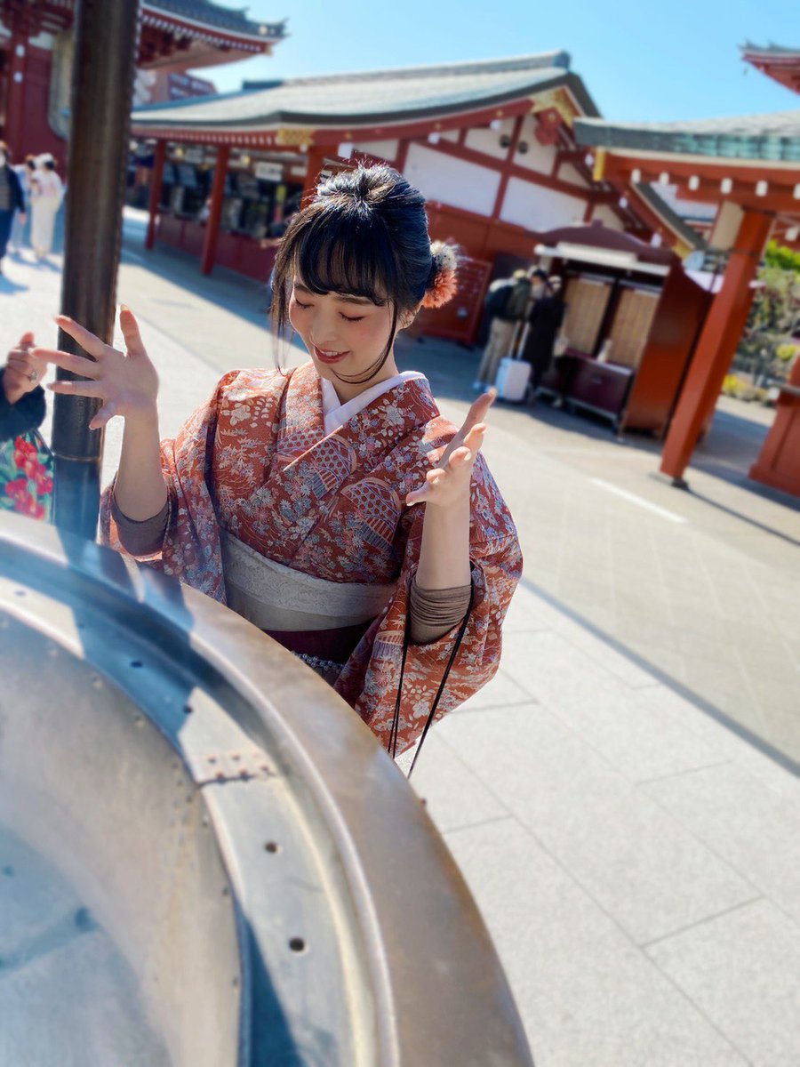 三宮つばき 煙をかぶった所が良くなると聞いて頭をよくしようとする 三宮つばき 浅草散歩 初詣デート 初体験