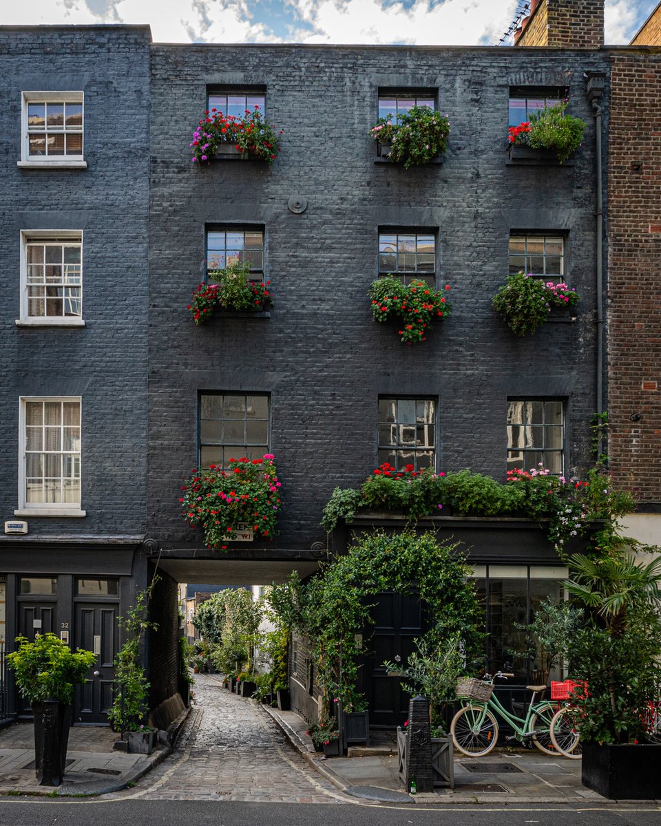 minne.london tweet media