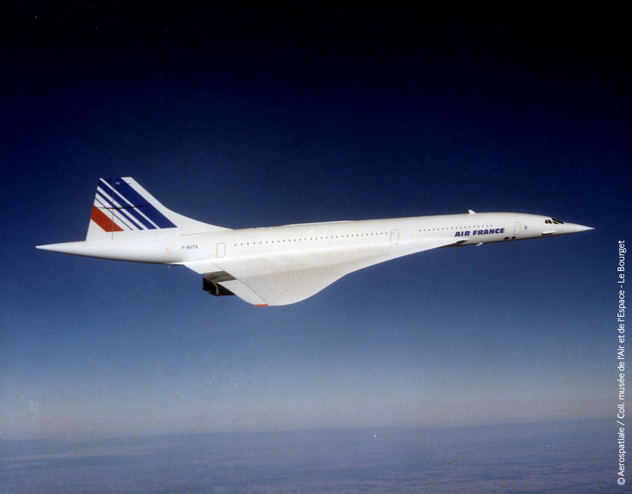 MuseeAirEspace's tweet photo. #CeJourLà #OnThisDay - Le 21 janvier 1976, les Concorde 🇫🇷 &amp; 🇬🇧 décollent simultanément pour réaliser le 1er vol commercial du supersonique. Le #Concorde d’#AirFrance (F-BVFA) effectue le vol Paris - Dakar - Rio et celui de #BritishAirways (G-BOAA) relie Londres à Bahreïn. https://t.co/xcXFJls8R8
