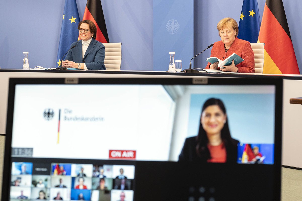 IntegrationBund's tweet photo. .@AWidmannMauz: Wir brauchen ein Deutschsein im 21. Jahrhundert, das #Vielfalt und Einwanderungsgeschichten akzeptiert, und gemeinsame Regeln & Werte respektiert. Heute hat die FK Integrationsfähigkeit ihre Empfehlungen dazu übergeben. #DasIstIntegration
https://t.co/TH3XEwUfxw https://t.co/sm1Bgz6GZE