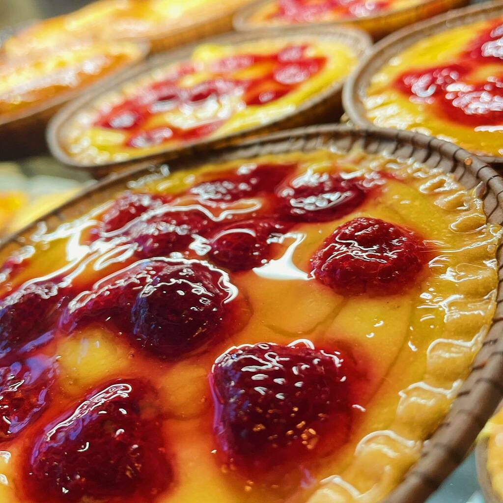 MaisonMayci's tweet photo. The weather is awful outside but you can always treat yourself with a nice raspberry tart.
#b13 #independentbusiness #moseley #patisserie #boulangerie #birmingham #brumhour #french #freshly #baled #everyday https://t.co/jxXQGF8vdE