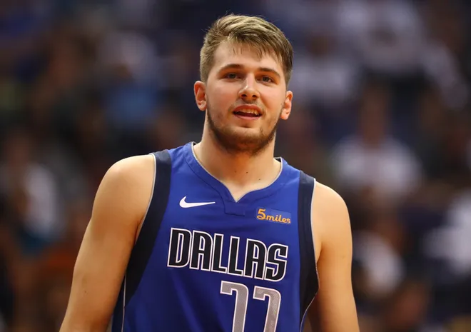 🎁🎁Si Luka Doncic consigue hoy un triple-doble con 35 puntos regalamos su camiseta entre todos los que deis RT y nos sigáis.
Reto complicado pero posible para Doncic.🎁🎁
#elmundonba