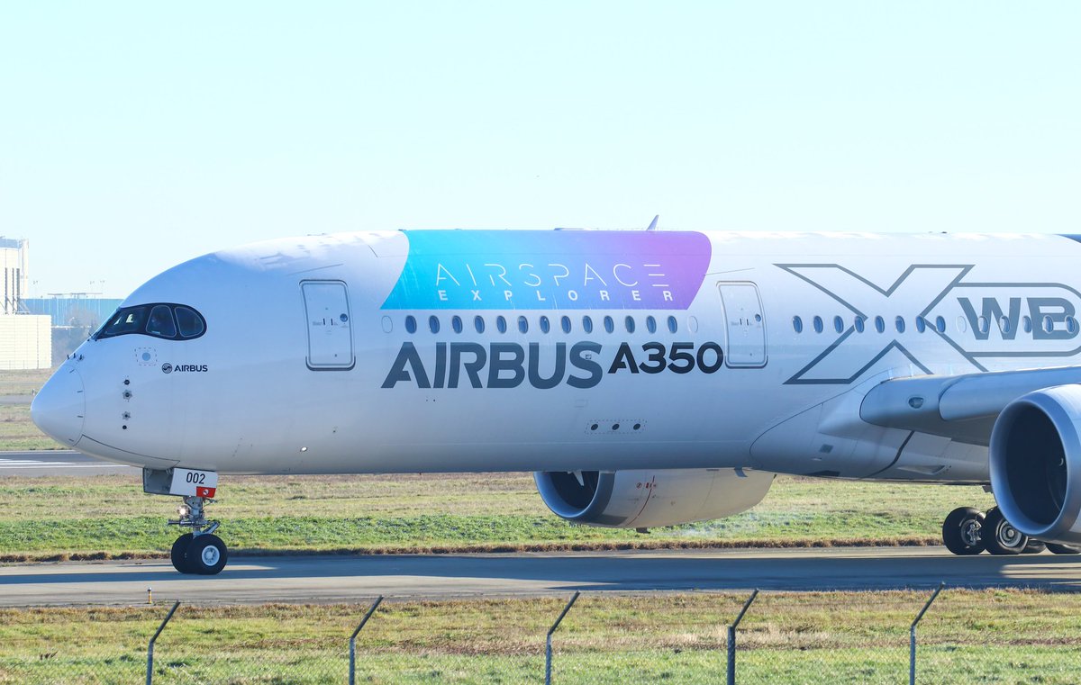 airdispatch's tweet photo. Airbus A350 with 'Airspace Explorer' logo.
Airbus A350 'Airspace Explorer' logosu ile.
#airbus #airbus350 #a350 #airbuslovers #wemakeitfly #airspaceexplorer https://t.co/HO77fVriuS