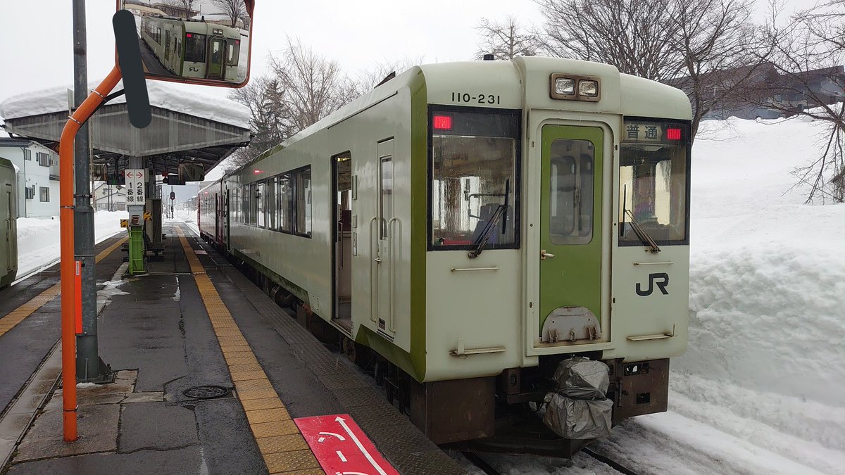 たけ鉄 飯山線長野行き 前の車が おいこっと の車両です 飯山線