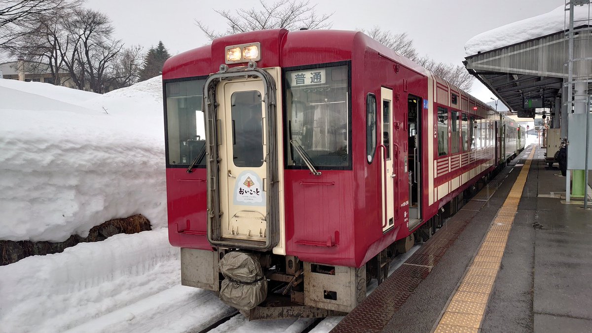 たけ鉄 飯山線長野行き 前の車が おいこっと の車両です 飯山線