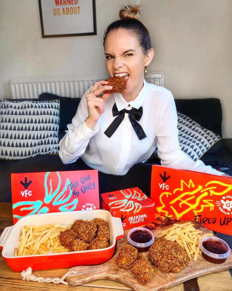 VFCfood's tweet photo. Thanks Colonel, we'll take it from here! 👊

We asked @tllvegan to try our vegan fried chick*n. Her verdict? The Colonel should be pretty scared 😏

Check out her full review here 👉 https://t.co/vuVRJufYkR

#Vegan #Veganism #VeganFriedChicken #VFC #AllMeatNoAnimal https://t.co/hCG6zd1QrT