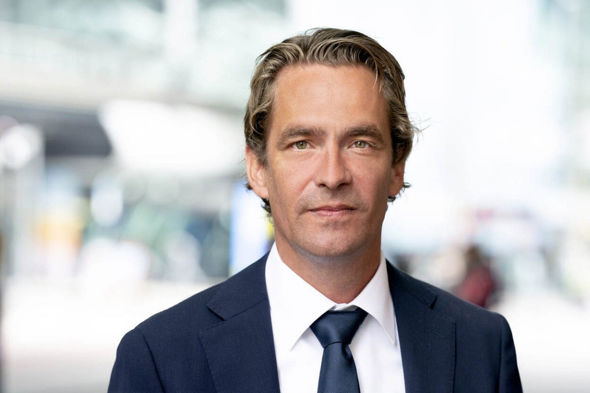Vandaag is <a href="/bvantwout/">Bas van 't Wout</a> door Koning Willem-Alexander op paleis Noordeinde beëdigd als minister van Economische Zaken &amp; Klimaat.

Wij wensen Bas veel succes als minister in deze belangrijke tijd!