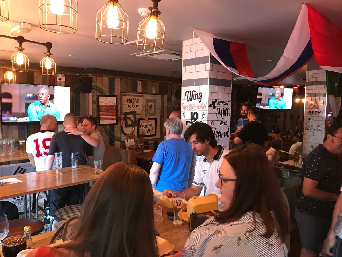 GPM3601's tweet photo. Oh to be enjoying a beverage and some live sports in a pub with your mates... #Throwback to better times ahead! #PubScreens #OOHTV https://t.co/dATQtJJ4pc