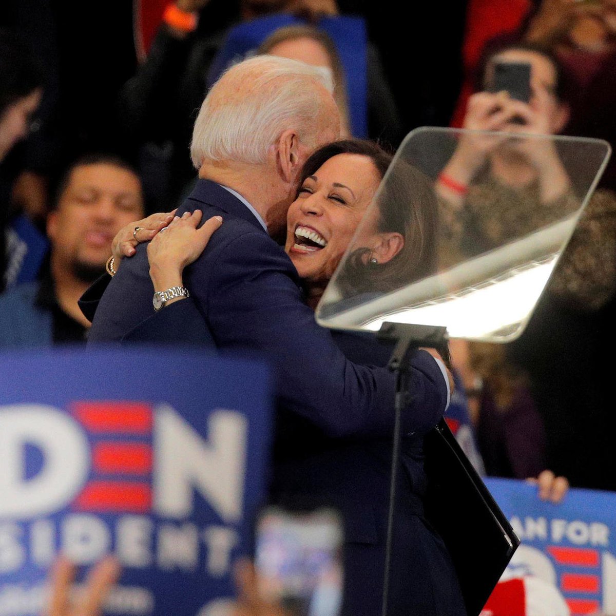 JamesMartinSJ's tweet photo. Dear friends: Whatever your political leanings, let us pray today for @JoeBiden, who becomes the second Catholic president; and @KamalaHarris, who becomes the first woman vice president. May God bless them and may they govern with justice, mercy and compassion. #InaugurationDay https://t.co/xmc4Rhqqn2