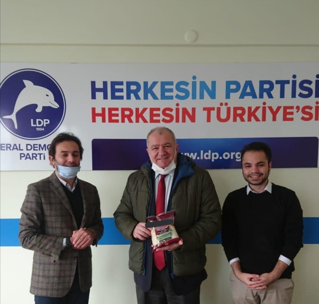 "İl Başkanlığı olarak, Cem Toker'in de Doğu Bey gibi bir devlet adamı olması için kendisine pirinç hediye ettik." <a href="/tokcem/">CEM TOKER🐬</a>