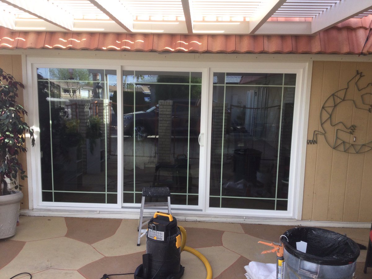 beaveralison1's tweet photo. Before and after.  #HDIS #Simonton 6200 Store #459 #OutWithTheOld #SunCityAZ #NewPatioDoors #BuyMoreSaveMore https://t.co/uiXH1K39yY