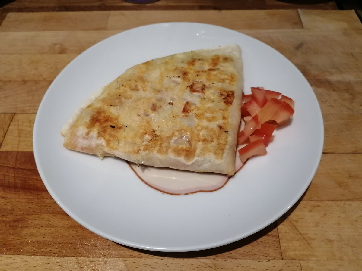 AthomewithLucas's tweet photo. Pizza pockets, verdict??
Extra yummy!
@LornafrankMCA https://t.co/TGYnwr0vFB