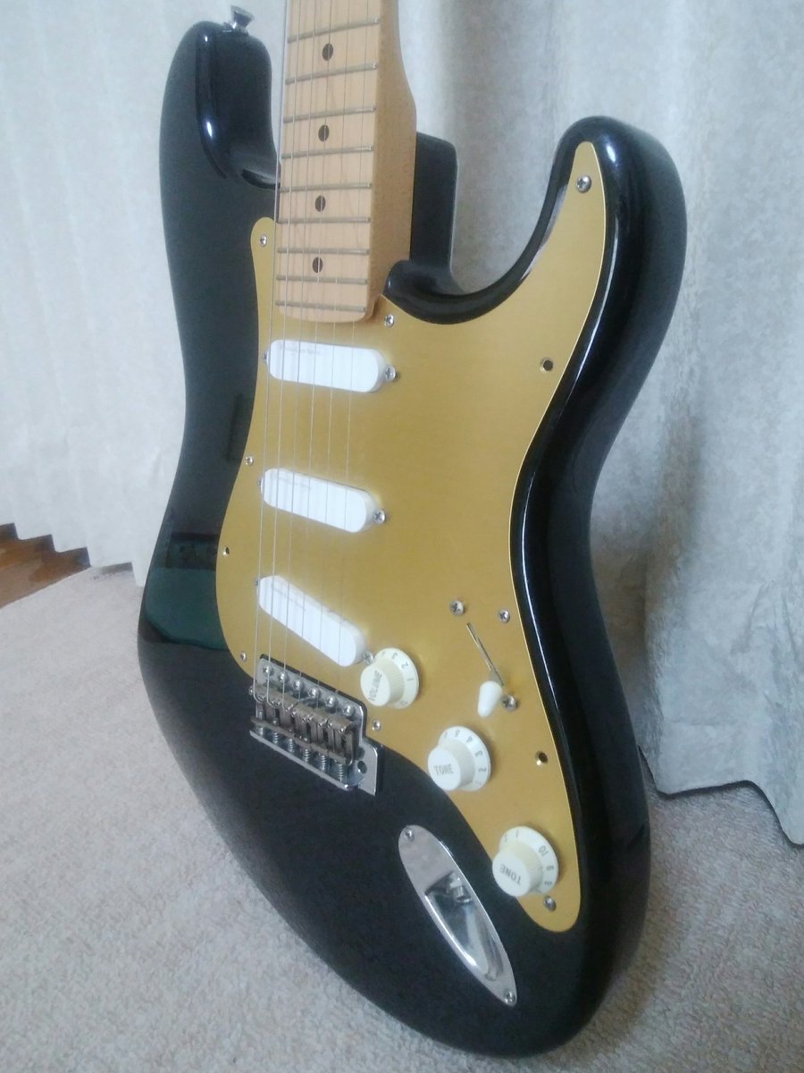 telecabronita's tweet image. #お前ら自分のギターで特に自慢の部分貼れよ
レースセンサーズ

・ムスタング=ゴールド2発
・ストラト=ゴールド3発＋ミッドブースト
・テレキャス=Fブルー、Rレッド

#LaceSensor #Fender #Squier