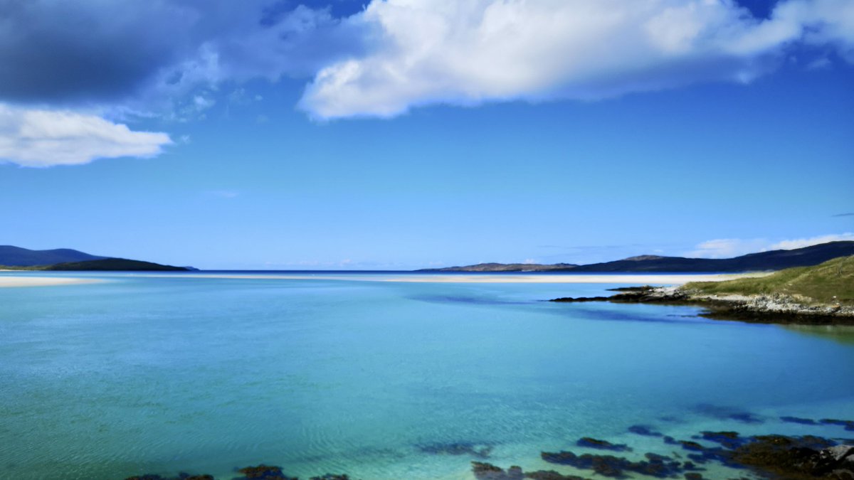 Today’s Gàidhlig word to describe this west coast of Harris scene is ‘gorm’ - pronounced gorr-um - meaning blue or blue-green.  #islandcalm