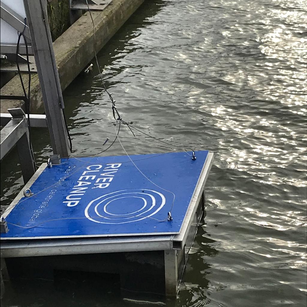 CocaColaBE_nl's tweet photo. De Belgische organisatie #RiverCleanup introduceert de River Skimmer in ons land! Met trots steunen onze collega's bij @CocaColaEP deze uiterst slimme technologie om drijvend afval op te vangen. 👉 https://t.co/enYE2Hm2eb https://t.co/NxIqERlE5P