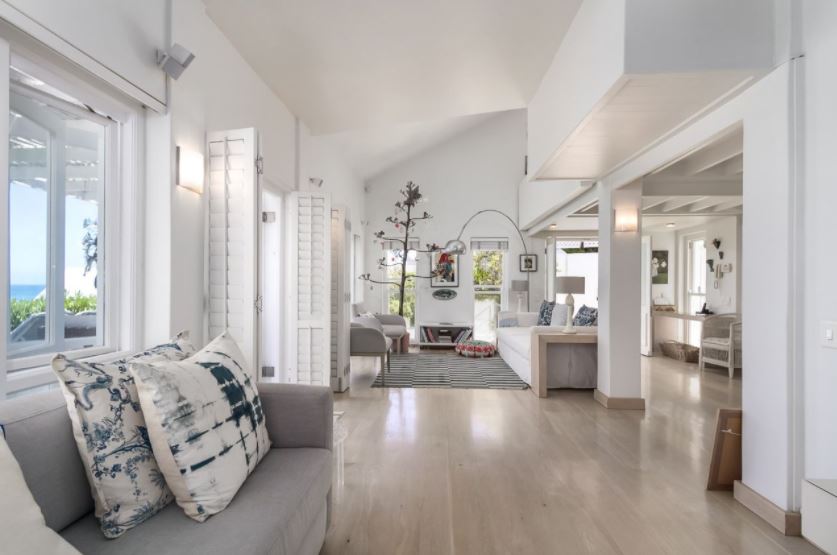 Spanning over three levels and offering an abundance of living space plus an expansive outside terrace from which one can enjoy an iconic Clifton view:  ow.ly/iFw250CLIeN

#Lifestyle | #SouthAfrica | #BuyWithSeeff | #CapeTown | #Property | #TimeToBuy | #ForSale
