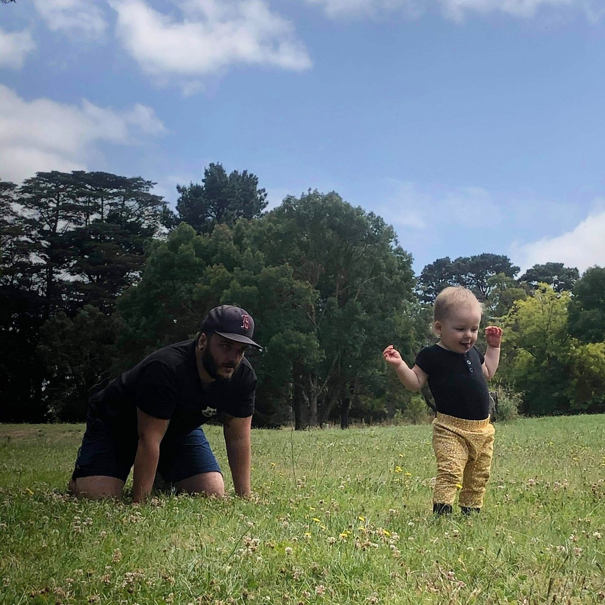 Roundhouse86's tweet photo. The best way to master walking is shoeless, on a hill with shortbread in hand. Love that concentration tongue!
.
#justkeepwalking #babygirl #proud #mucholove https://t.co/eyDyyvtiV9