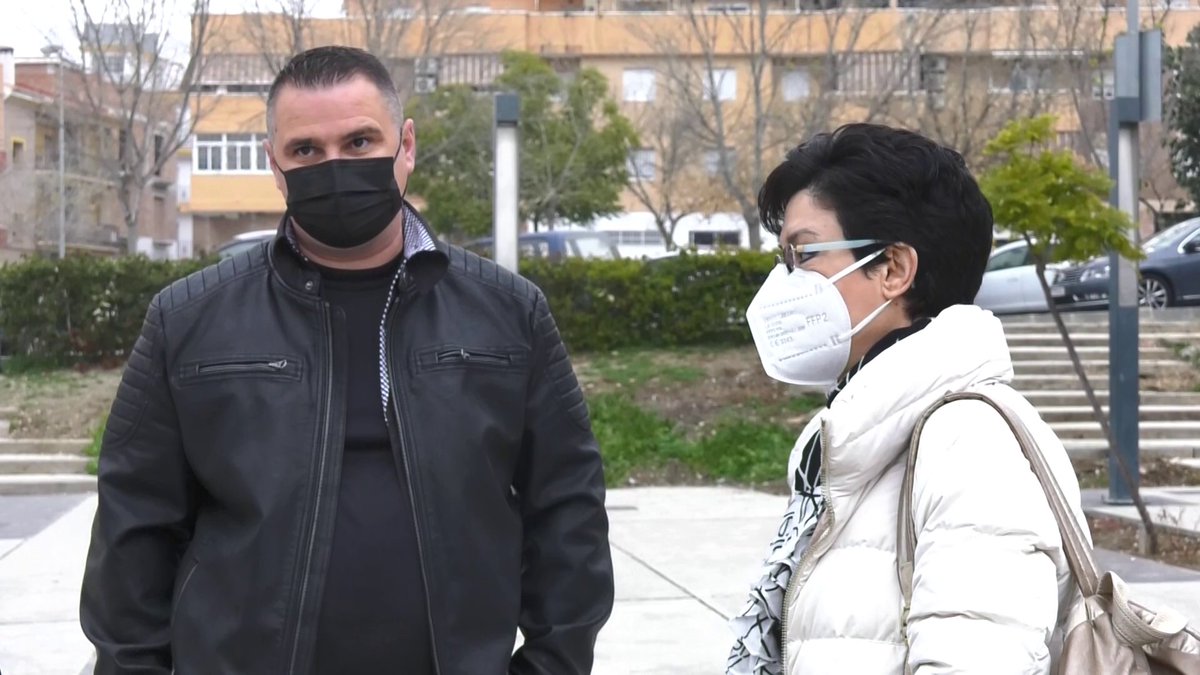 wikono's tweet photo. Declaraciones del hermano de #DanaLeonte y su abobada en los juzgados de Málaga en https://t.co/hquzxTvyXQ https://t.co/TW1vZ3TesN