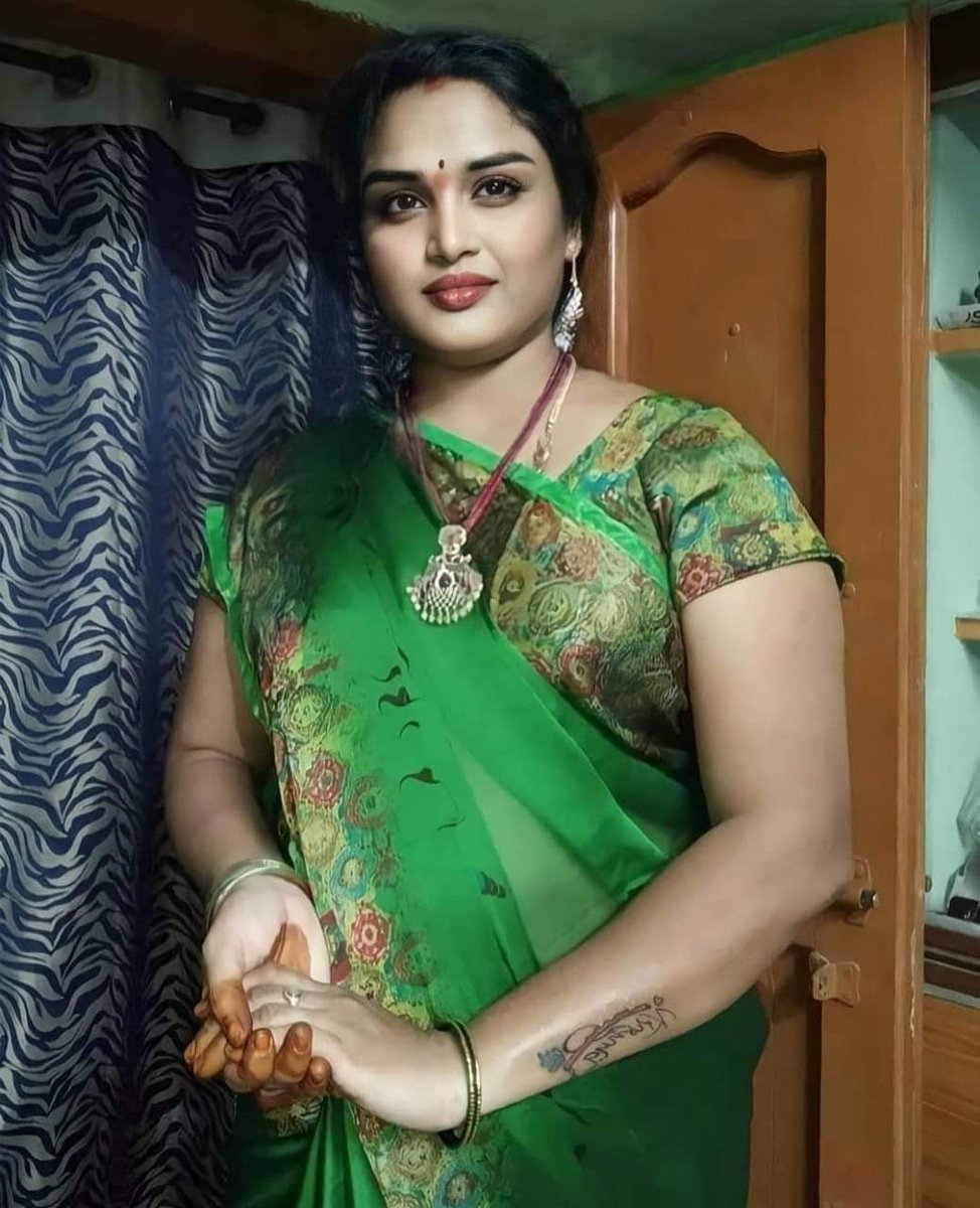 meena31296672's tweet photo. निगाहे उनको देखे तो आँखो का क्या कसूर हे,
हर पल खुश्बू उनकी आए तो सांसो का क्या कसूर हे,
रात को सपने हमारी मर्ज़ी से नही आते,
अगर सपने उनके आए तो सपनो का क्या कसूर हे. https://t.co/UepjF2R4pW
