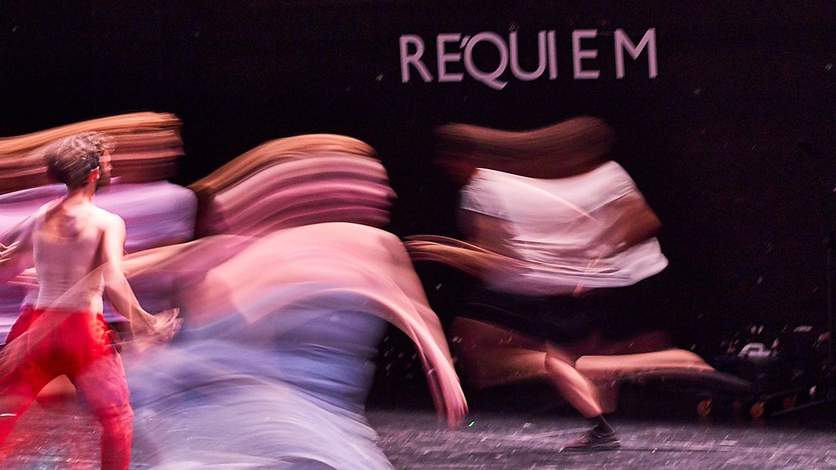 Pere_Faura's tweet photo. Aquest febrer tornem al @mercatflors amb #RèquiemNocturn... Jo no m'ho perdria!
Única oportunitat per assistir al meu comiat a la dansa. 
Entrades ja a la venda👉https://t.co/OxH8WAr5kV
[📸de @trispmr ]
#Dansa
#TeatreMusical
#Requiem
#PereFaura
#CulturaSegura
#laculturaéssegura https://t.co/5InR1ZxY9n