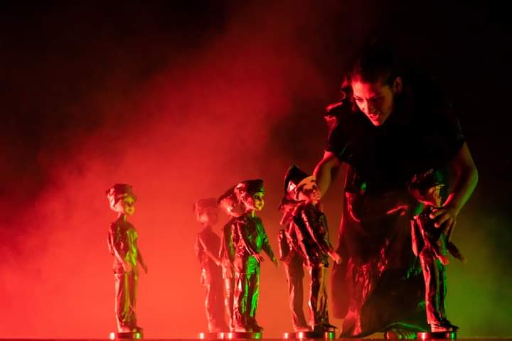 NallarUbaldo's tweet photo. Hace un año estrenábamos la obra con la llevaríamos nuestro teatro a Festivales del 2020.
La pandemia nos obligó a "ponerla en el freezer" hasta nuevo aviso.
#OteroMorenoTeatro 
#TeatroBoliviano 
#VientoDelNorteObra https://t.co/S5LdyaXTdi