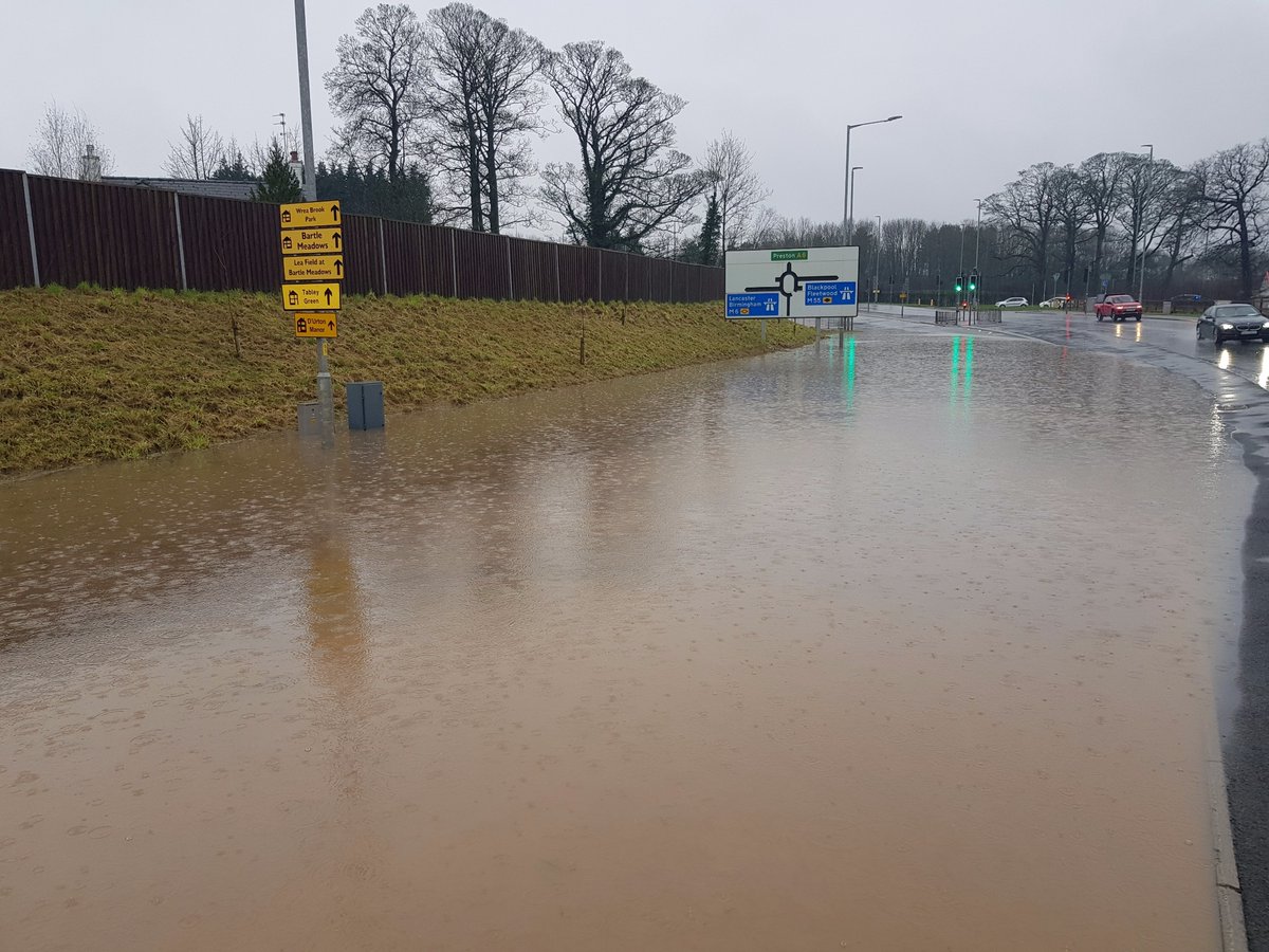 LancsRoadPolice's tweet photo. James Towers Way at Broughton towards the M55 is CLOSED due to flooding as is D'urton Lane to Eastway. Please use the old A6 past the Mariott as a diversion. The bus lane cameras have been switched off and you can rejoin but please be warned, long delays are forming. #flooding https://t.co/SrtYfnX6G1