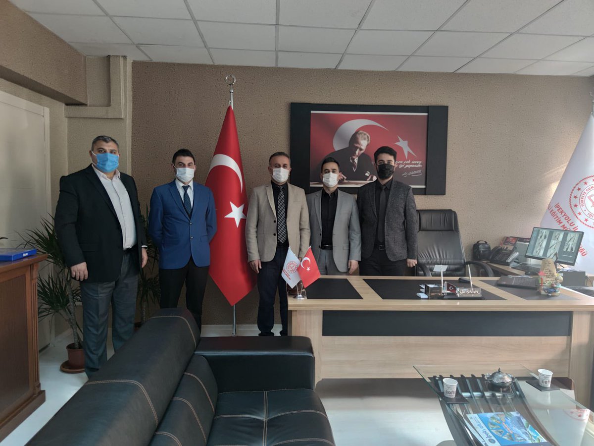 kursdervan's tweet photo. Van İpekyolu İlçe Milli Eğitim Müdürü Sayın İsa Şipal Bey’e KURSDER’e göstermiş oldukları misafirperverlikten dolayı teşekkür ediyoruz @VanilMem @ipekyoluMem @isasipal65 @kursdervan https://t.co/1c6fT1ayys