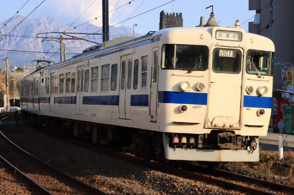 jujuiso's tweet photo. 2021-01-20(水)
鹿児島中央~鹿児島
①EF81-451
#4093レ #EF81
②③鹿児島へ疎開回送
#Fo507 #415系
④ED76-1018
#1062レ #ED76 https://t.co/GTEmjuslLC
