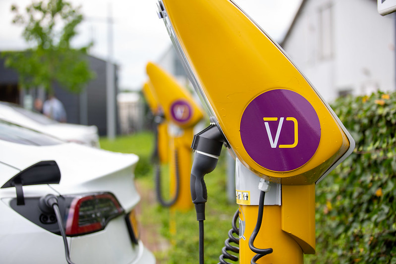 Mooi artikel van de <a href="/ANWB/">anwb</a> over hoe Van Doorn en <a href="/EcoleonBV/">Ecoleon BV</a> de praatpaal een nieuw leven gaf als eigentijdse laadoplossing.  ow.ly/1WGy50Ddl3h

Meer weten? Kijk op koopeenpraatpaal.nl of bel 0345-820391. 

#laadpaal #praatpaal #duurzaam #upcycling